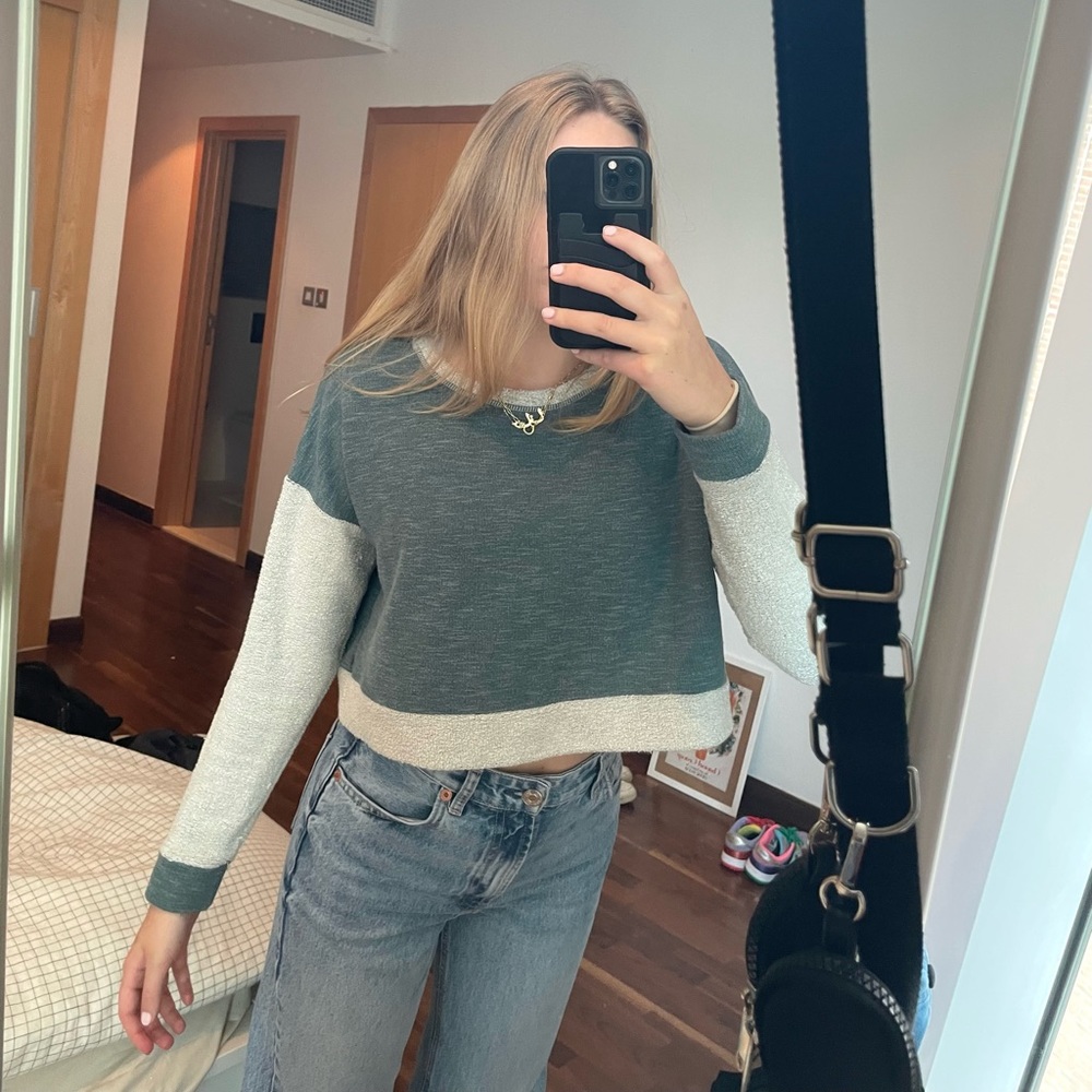 Dark teal and light gray crew neck cropped pullover